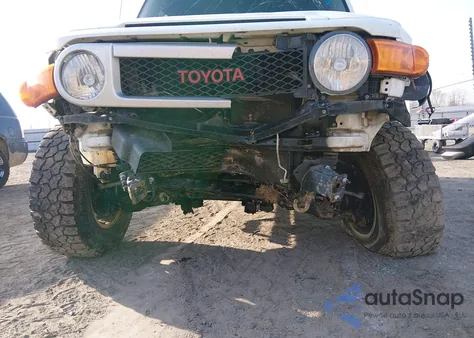 2014 Toyota Fj Cruiser z USA, uszkodzony, nr VIN JTEBU4BFXEK182190